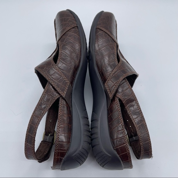 Easy Street, Strap On Shoes Wide Width. Size 9.5WW. Excellent condition! - Picture 6 of 9